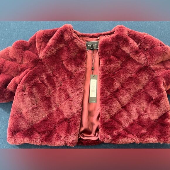 BCBG Max Azria Faux Fur Cropped Jacket-Wine Red 
Trendy Color🔥🔥 - Picture 3 of 10